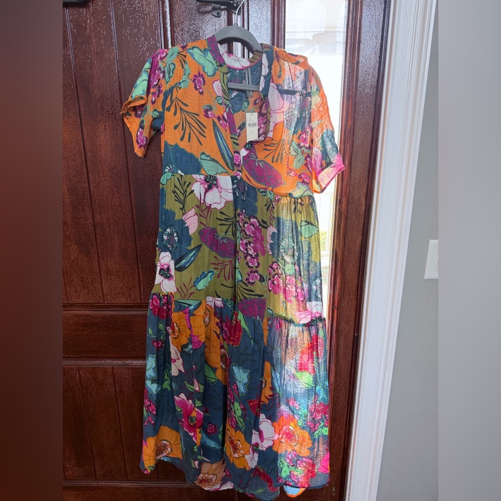 Anthropologie Kallie flowy maxi dress size small